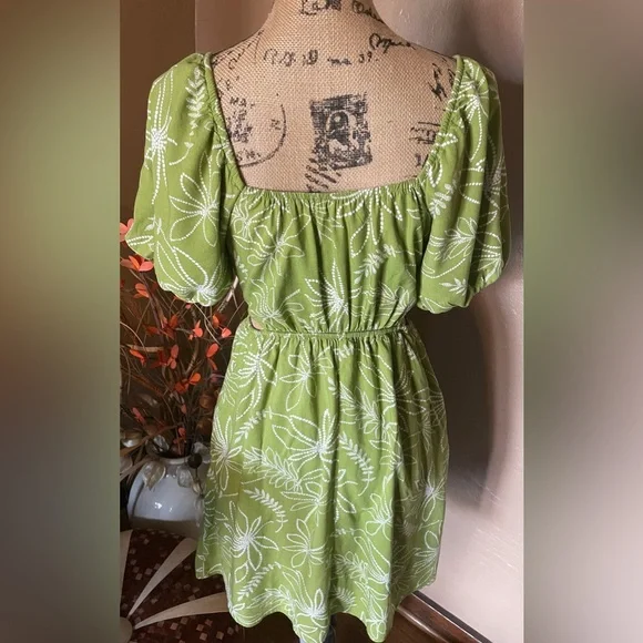 Liberty Love Green and White Floral Mini Dress cute puff sleeves Sz M PTP 15.5 - Picture 2 of 6